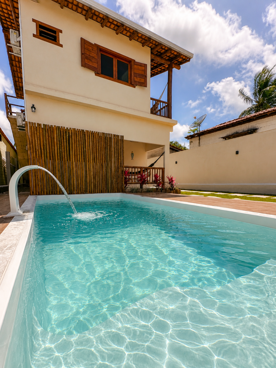 Piscina com cascata